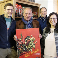 FAIRTRADE-Arbeitskreis besucht Handelsbetriebe: Dorfladen Ranshofen (11. April 2017)