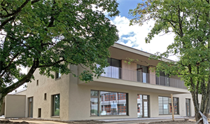 Das Gebäude des Kindergartens Neustadt nach der Errichtung im Herbst 2021