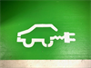 Piktogramm E-Fahrzeug auf grünem Hintergrund