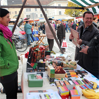 Informations- und Verkaufsstand am Braunauer Wochenmarkt zur EZA-Woche 2014
